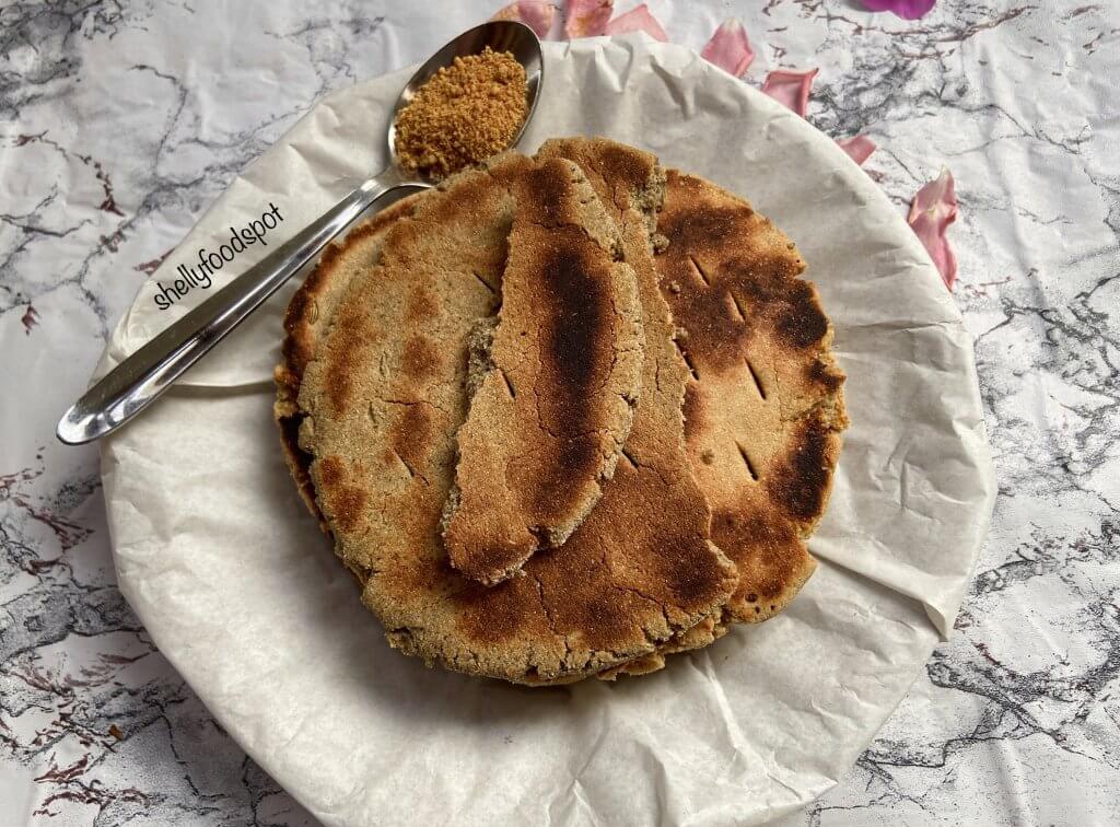 2 ways to make jaggery roti|Bajre gur ki roti|meethi roti 2